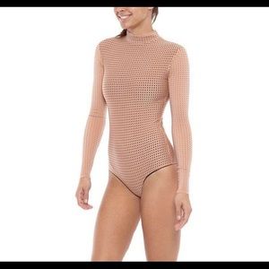 Acacia ehukai in nude mesh